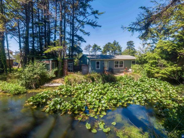 1232 SE 2nd Ct, Lincoln City, OR 97367