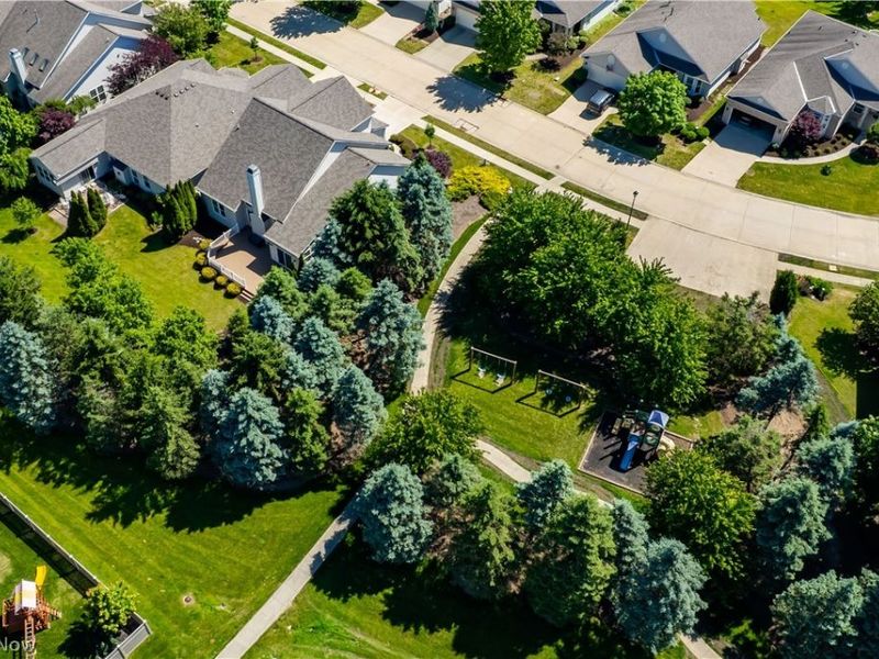 15346 Chestnut Oak Lane, Strongsville, OH 44149 Photo 4