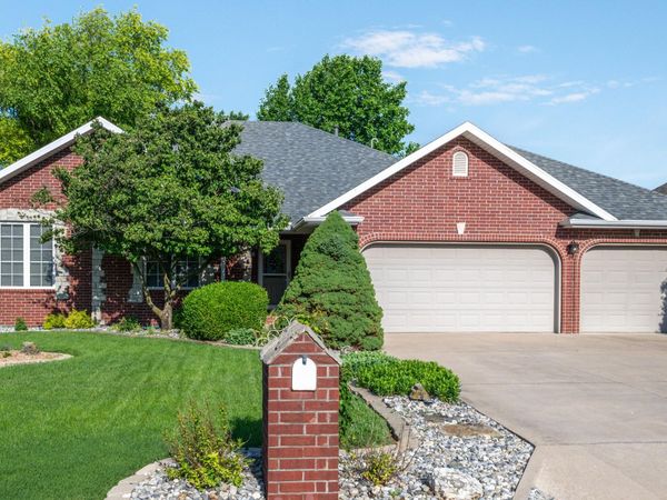 2437 S April Avenue , Springfield, MO 65807