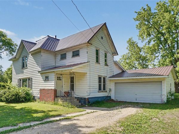 209 Hayes Street W, Hazleton, IA 50641