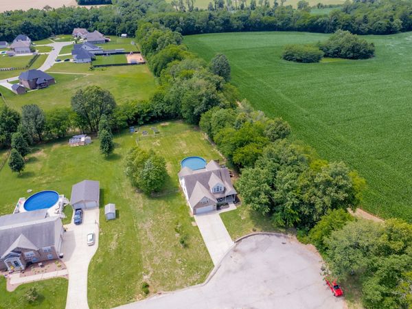 956 Beldon Station Ln, Clarksville, TN 37040