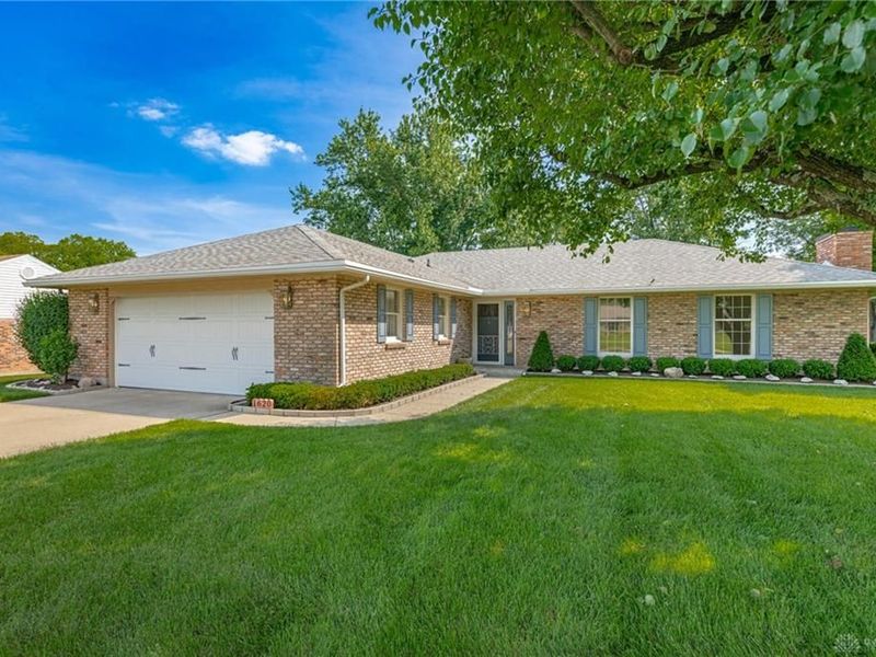 1620 Silverlake Drive, Washington Township, OH 45458 Photo 2