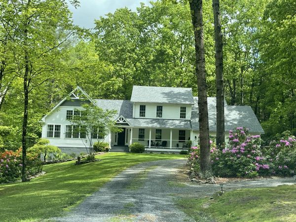 2965 Old Asbury Rd, Lewisburg, WV 24901