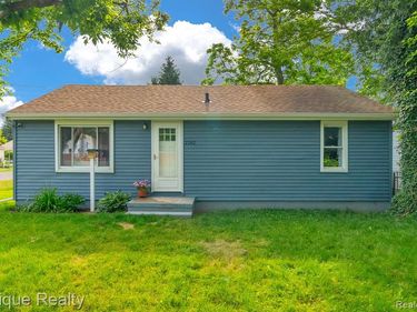 2182 N Center Road, Burton, MI 48509