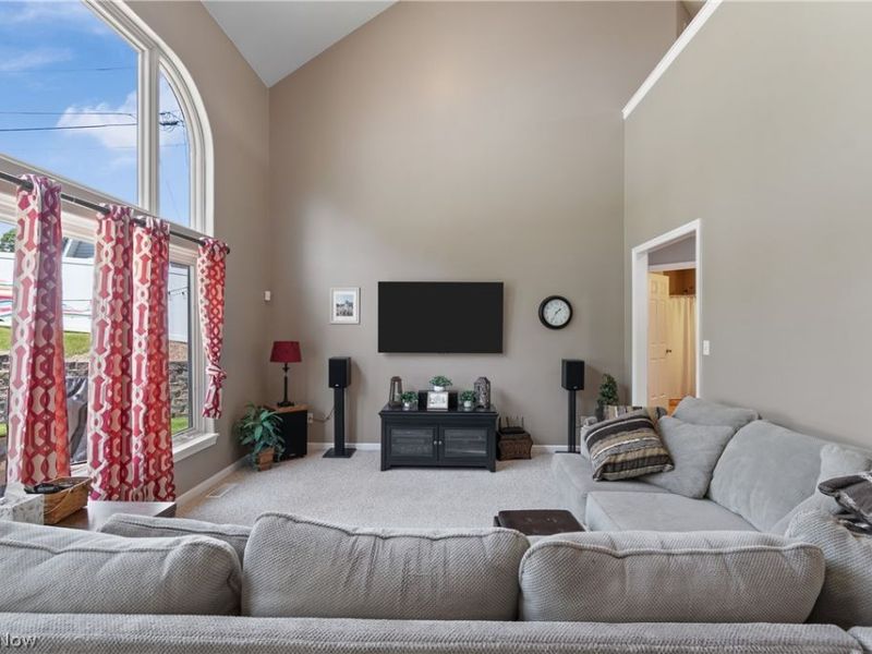 5043 Violet Knoll Avenue NE, Canton, OH 44705 Photo 11