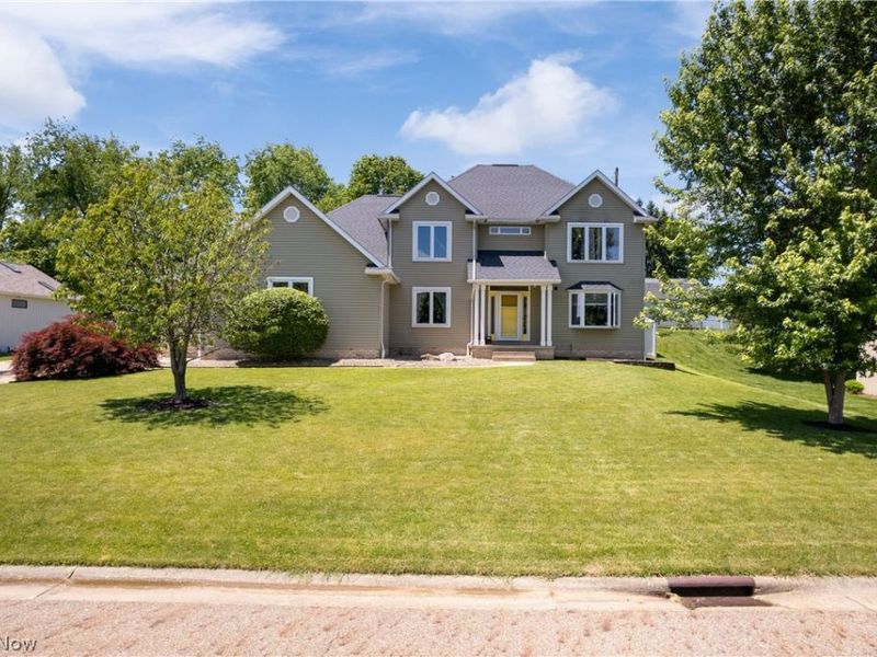5043 Violet Knoll Avenue NE, Canton, OH 44705 Photo 2