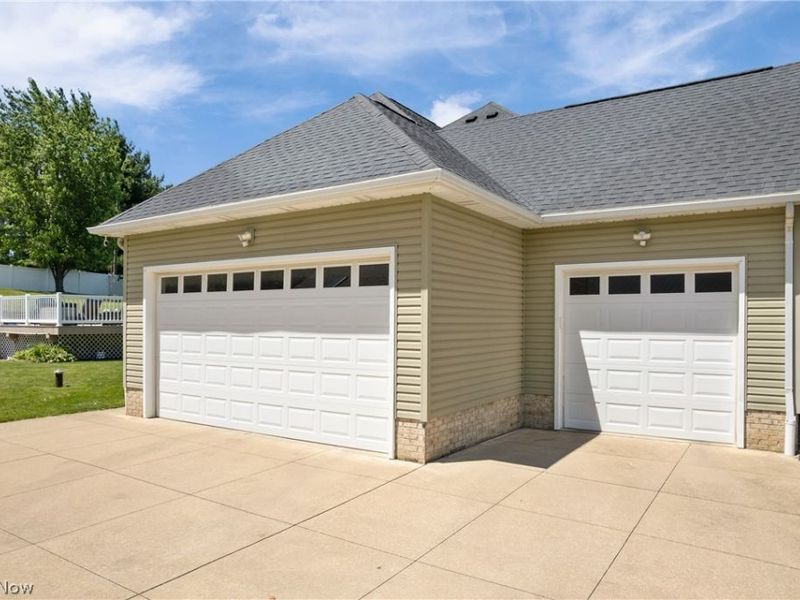 5043 Violet Knoll Avenue NE, Canton, OH 44705 Photo 3