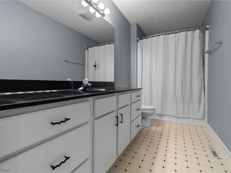 5043 Violet Knoll Avenue NE, Canton, OH 44705 Photo 32