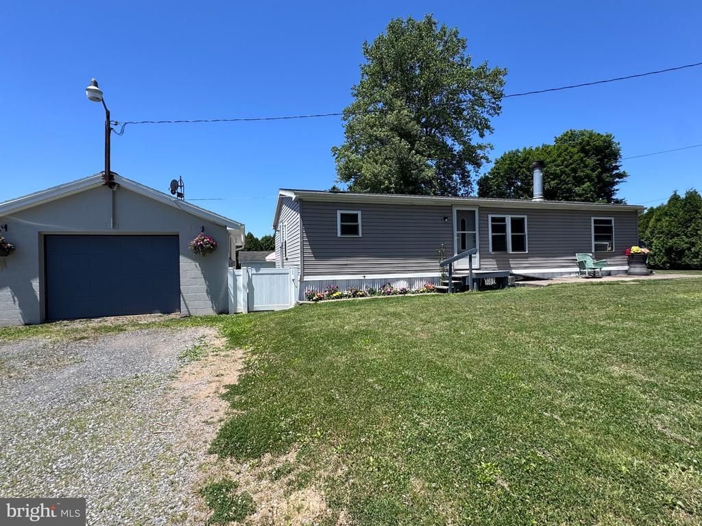 470 ONTELAUNEE DRIVE , SHOEMAKERSVILLE, PA 19555