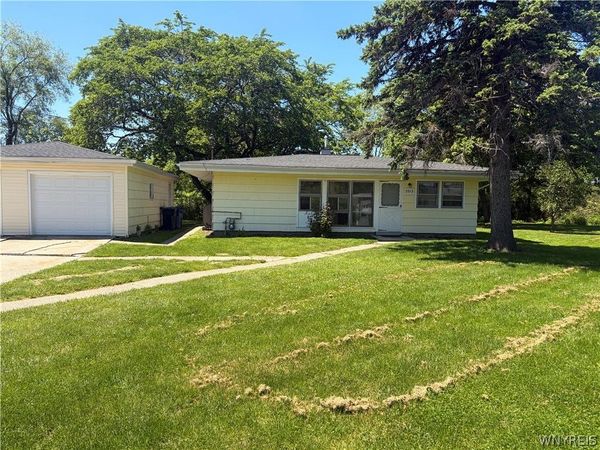 3913 Fair Court W, Sanborn, NY 14132