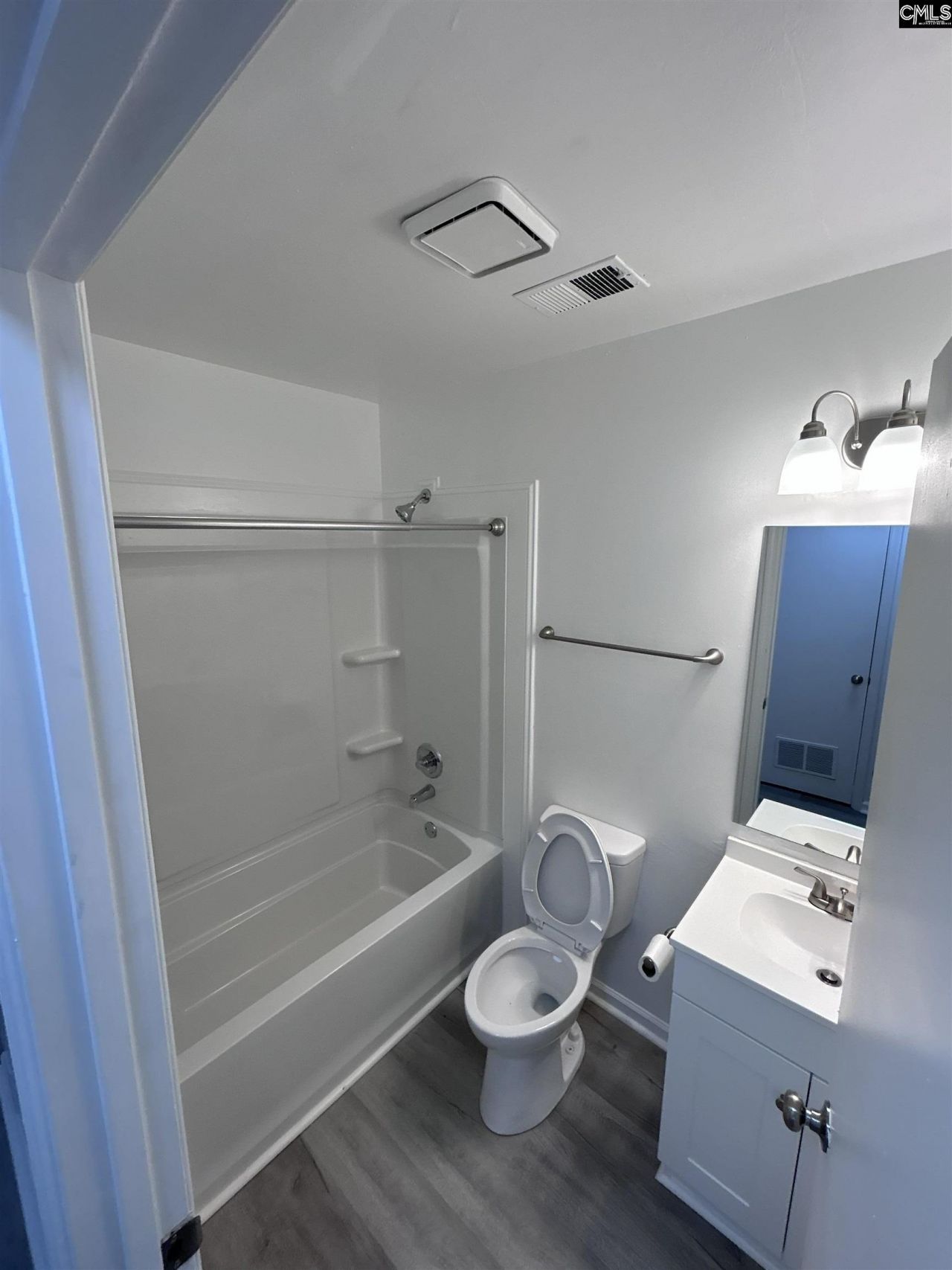 805 Central Drive Photo 5
