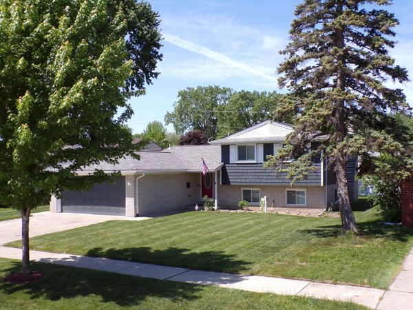 31541 Madison Avenue, Madison Heights, MI 48071