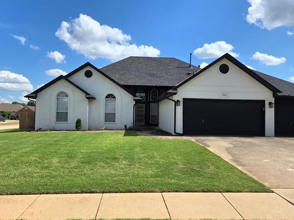 1520 W Agate Way, Mustang, OK 73064
