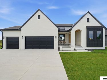 8811 Dragonfly Lane, Lincoln, NE 68526
