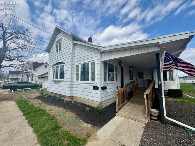 1210 Hazel Street, Fremont, OH 43420 Photo 1