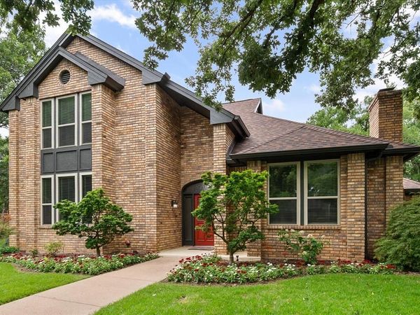 823 Kingston Drive , Mansfield, TX 76063