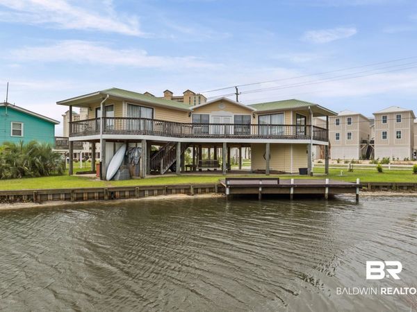 950 W Lagoon Avenue, Gulf Shores, AL 36542