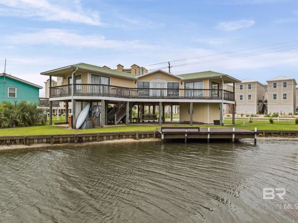 950 W Lagoon Avenue, Gulf Shores, AL 36542