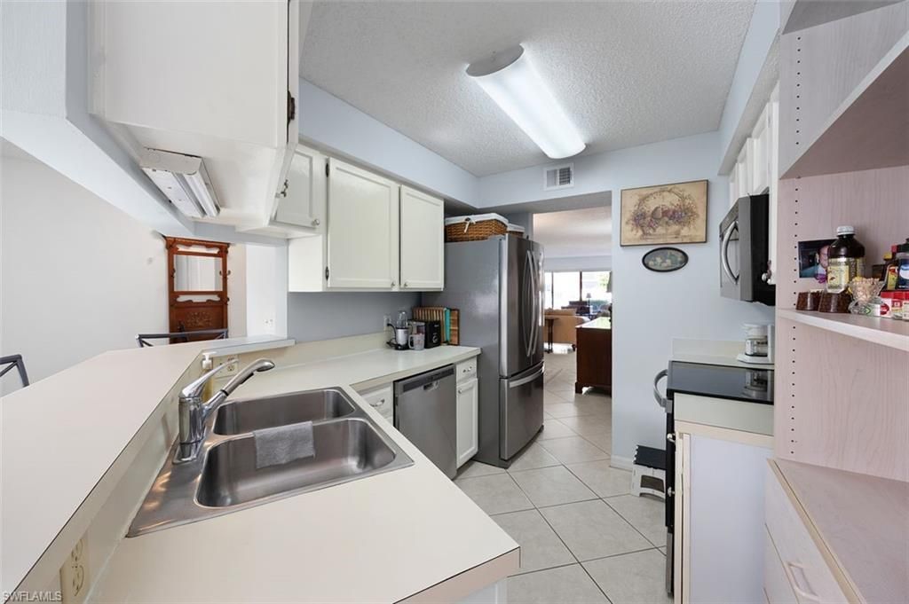 114 Cypress Way E, Unit D3, Naples, FL 34110 Photo