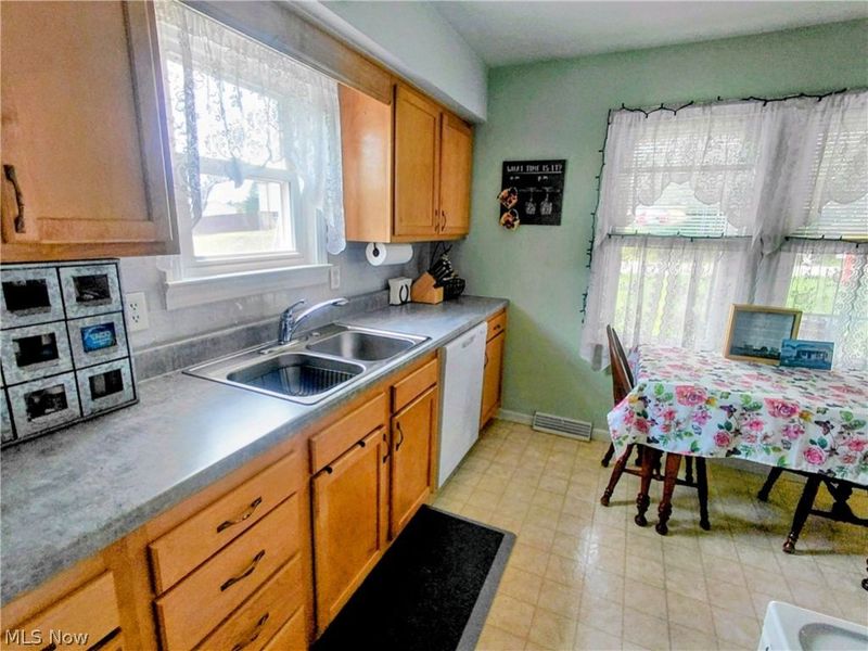 242 Cedar Road, Richmond, OH 43944 Photo 10