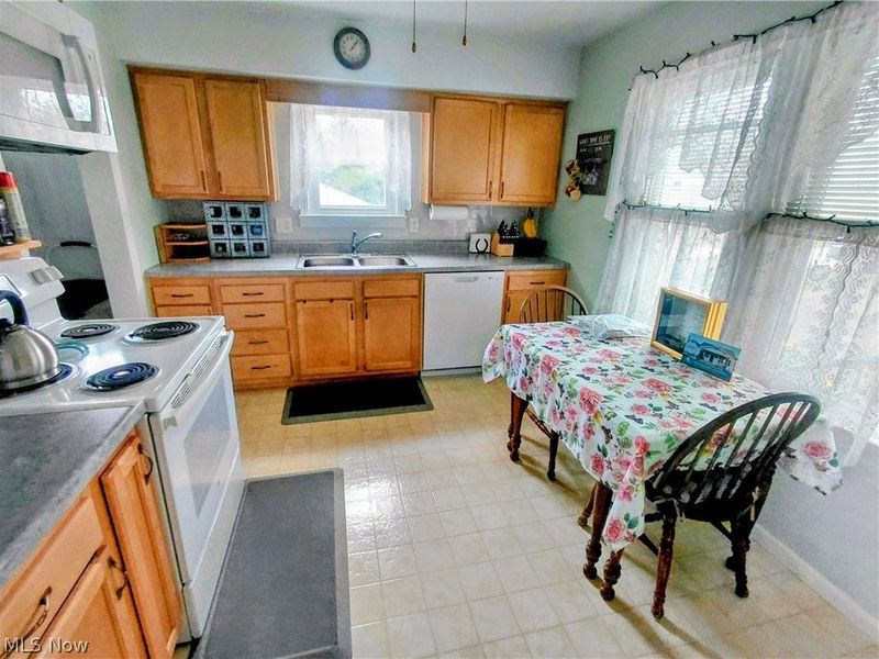 242 Cedar Road, Richmond, OH 43944 Photo 6