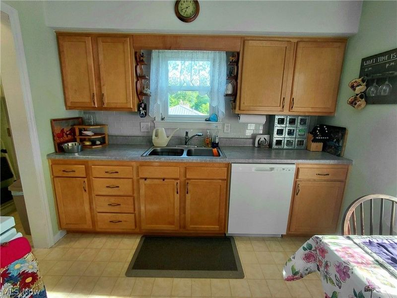 242 Cedar Road, Richmond, OH 43944 Photo 8