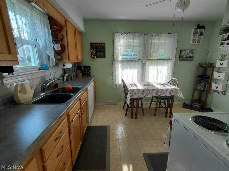 242 Cedar Road, Richmond, OH 43944 Photo 9