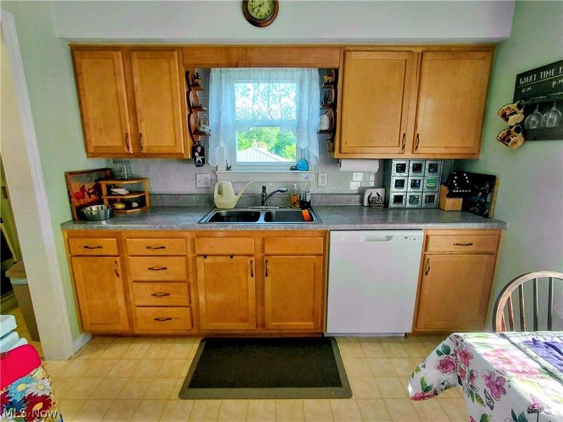 242 Cedar Road, Richmond, OH 43944 Photo 9