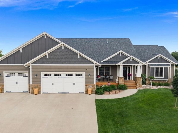 605 N Blue Bell Ln, Sioux Falls, SD 57107