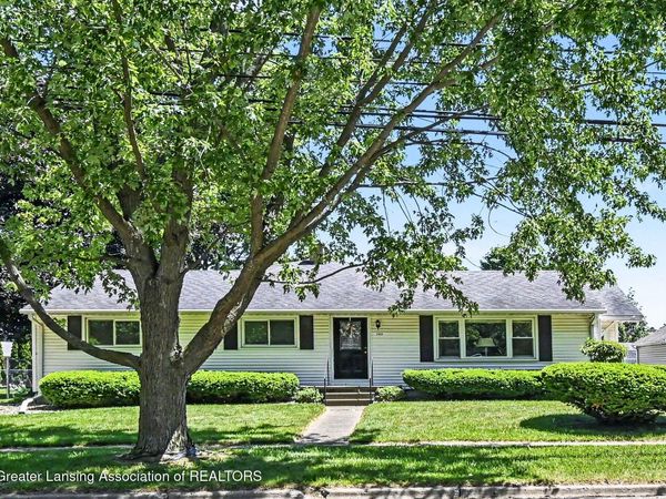 705 S Swegles Street, St. Johns, MI 48879