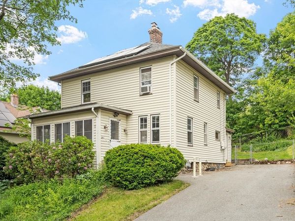 11 Wakefield St, Worcester, MA 01605