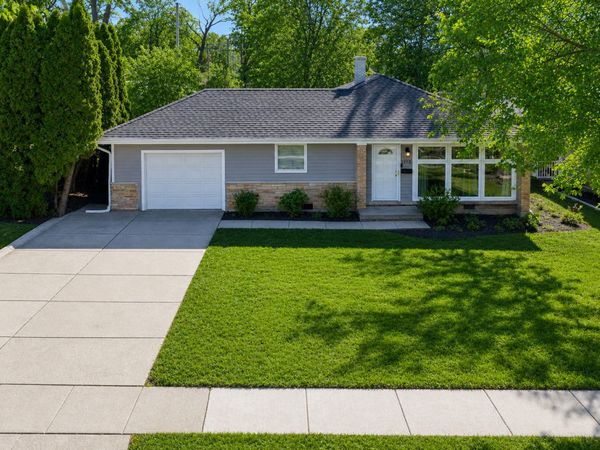 1913 Milton Avenue, Northbrook, IL 60062