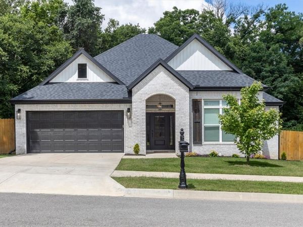1305 N Quincy Avenue , Fayetteville, AR 72704