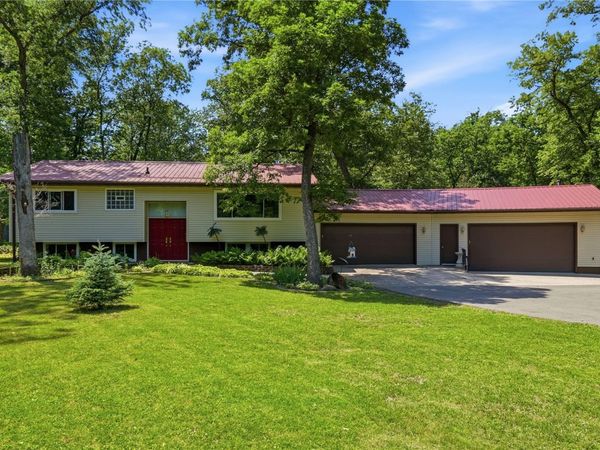 1145 Vogt Street, Robins, IA 52325