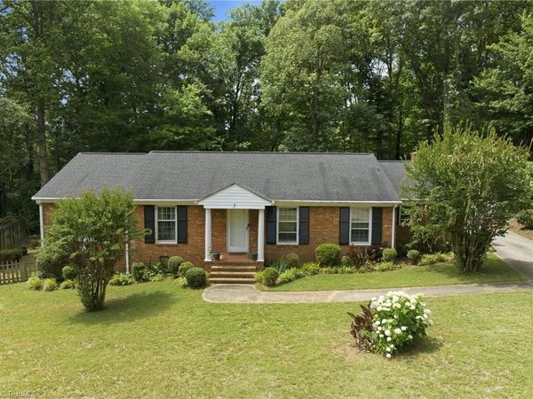 5 Leawood Court , Greensboro, NC 27410