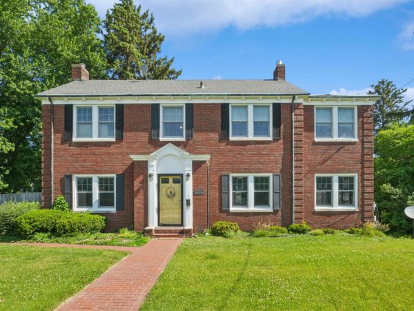 1430 S Grandview Avenue, Dubuque, IA 52003