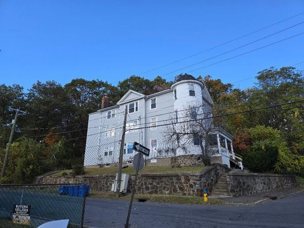 197 Chestnut , Unit 2nd floor, Waterbury, CT 06710