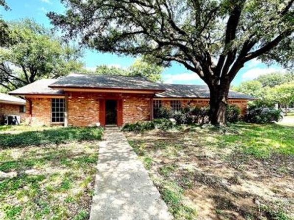 1815 Lakemont Drive, Arlington, TX 76013