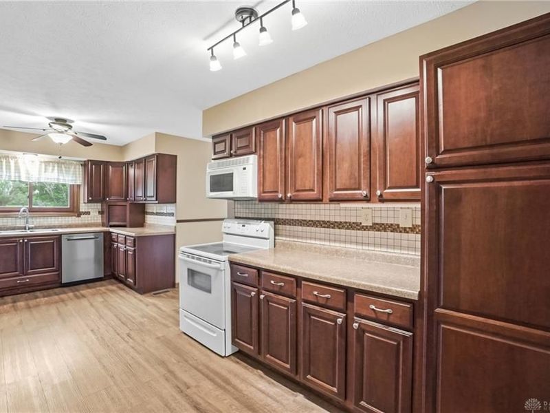 1700 W Sparrow Road, Green Township, OH 45502 Photo 15