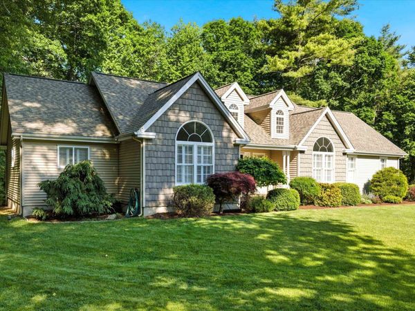9 Danforth Drive, Bedford, NH 03110
