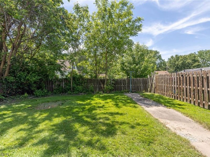 1926 Nichols Avenue , Lorain, OH 44053 Photo 28