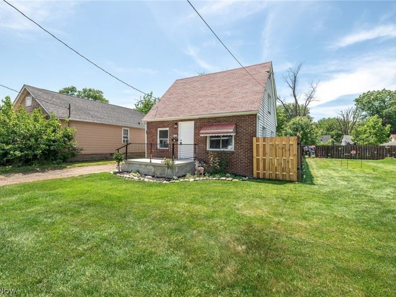 1926 Nichols Avenue , Lorain, OH 44053 Photo 3