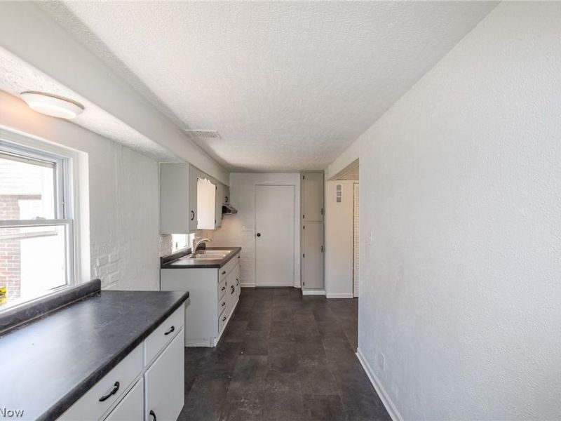 1926 Nichols Avenue , Lorain, OH 44053 Photo 6