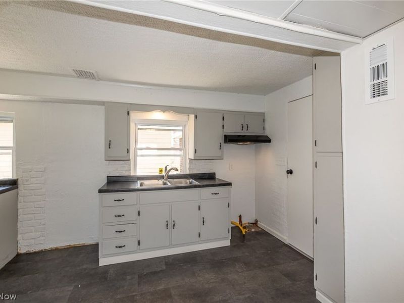 1926 Nichols Avenue , Lorain, OH 44053 Photo 7