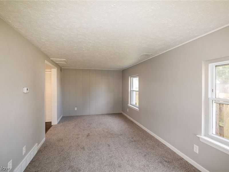 1926 Nichols Avenue , Lorain, OH 44053 Photo 8