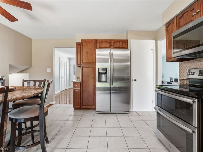 15677 Pinewood Drive , Strongsville, OH 44149 Photo 17