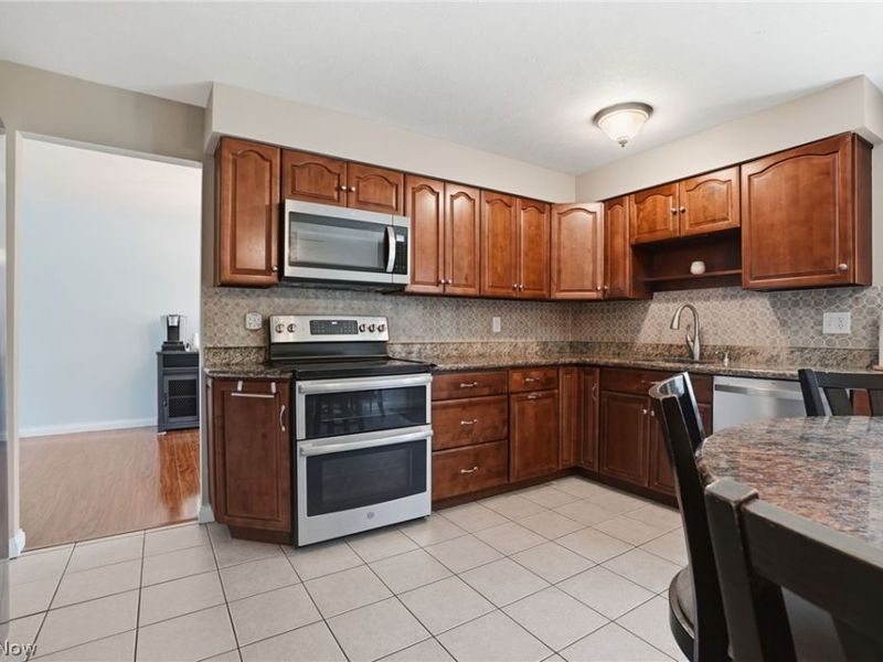 15677 Pinewood Drive , Strongsville, OH 44149 Photo 20