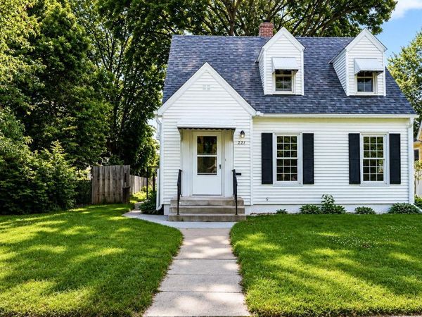 221 9th Avenue N, Hopkins, MN 55343
