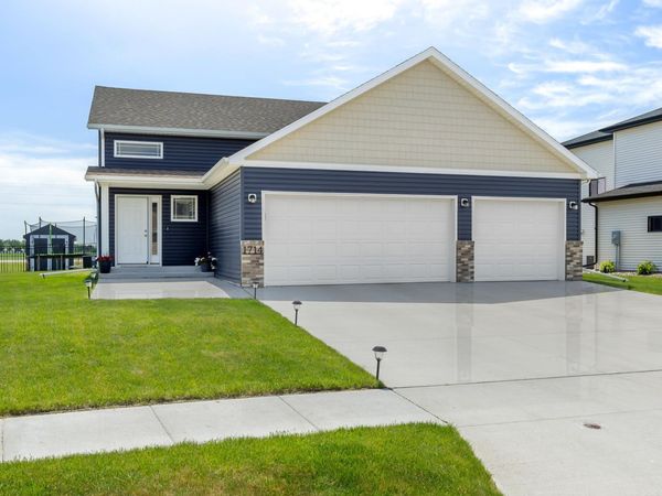 1714 75th Avenue S, Fargo, ND 58104