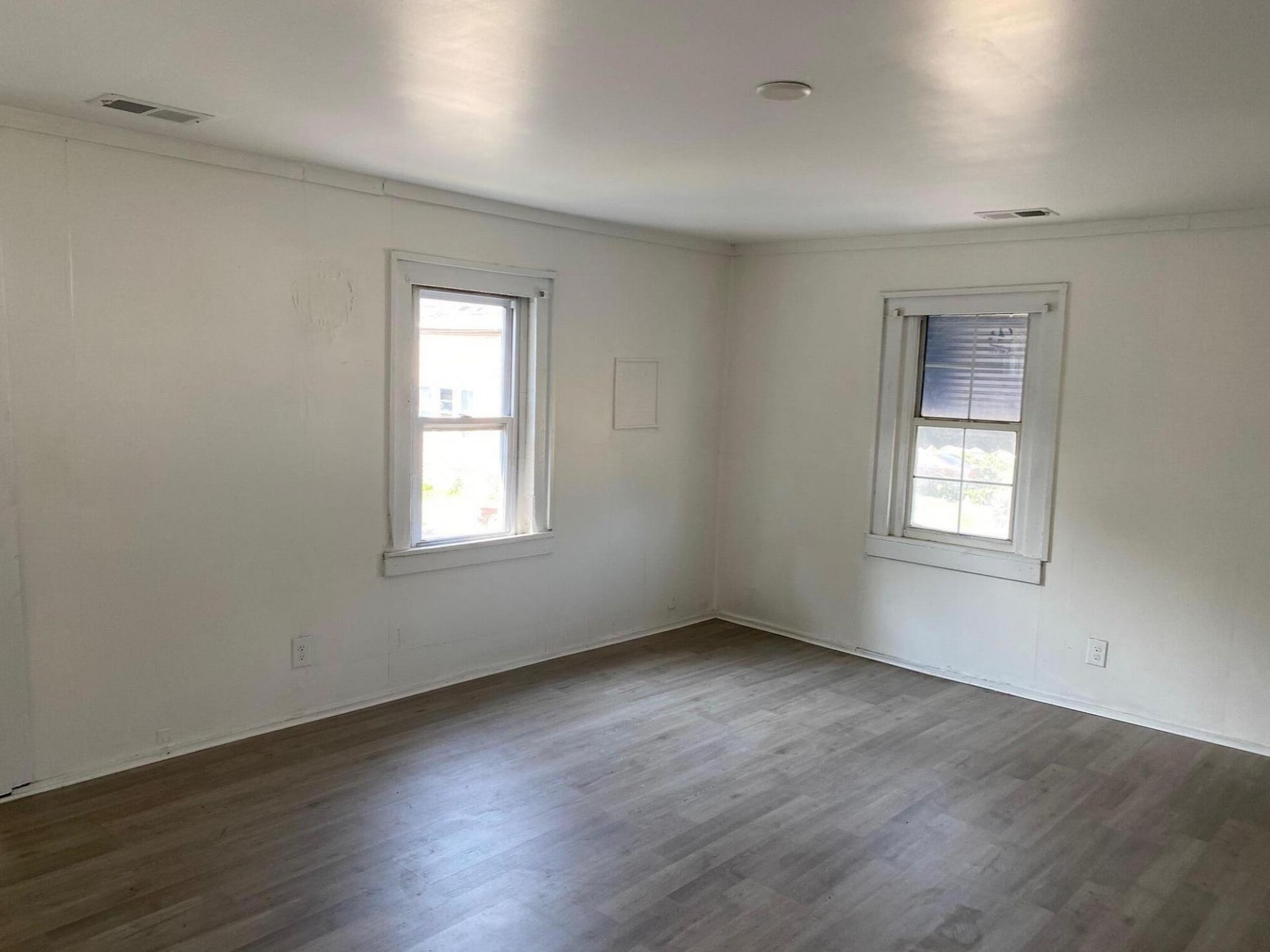 2229 Delano Street Photo 7